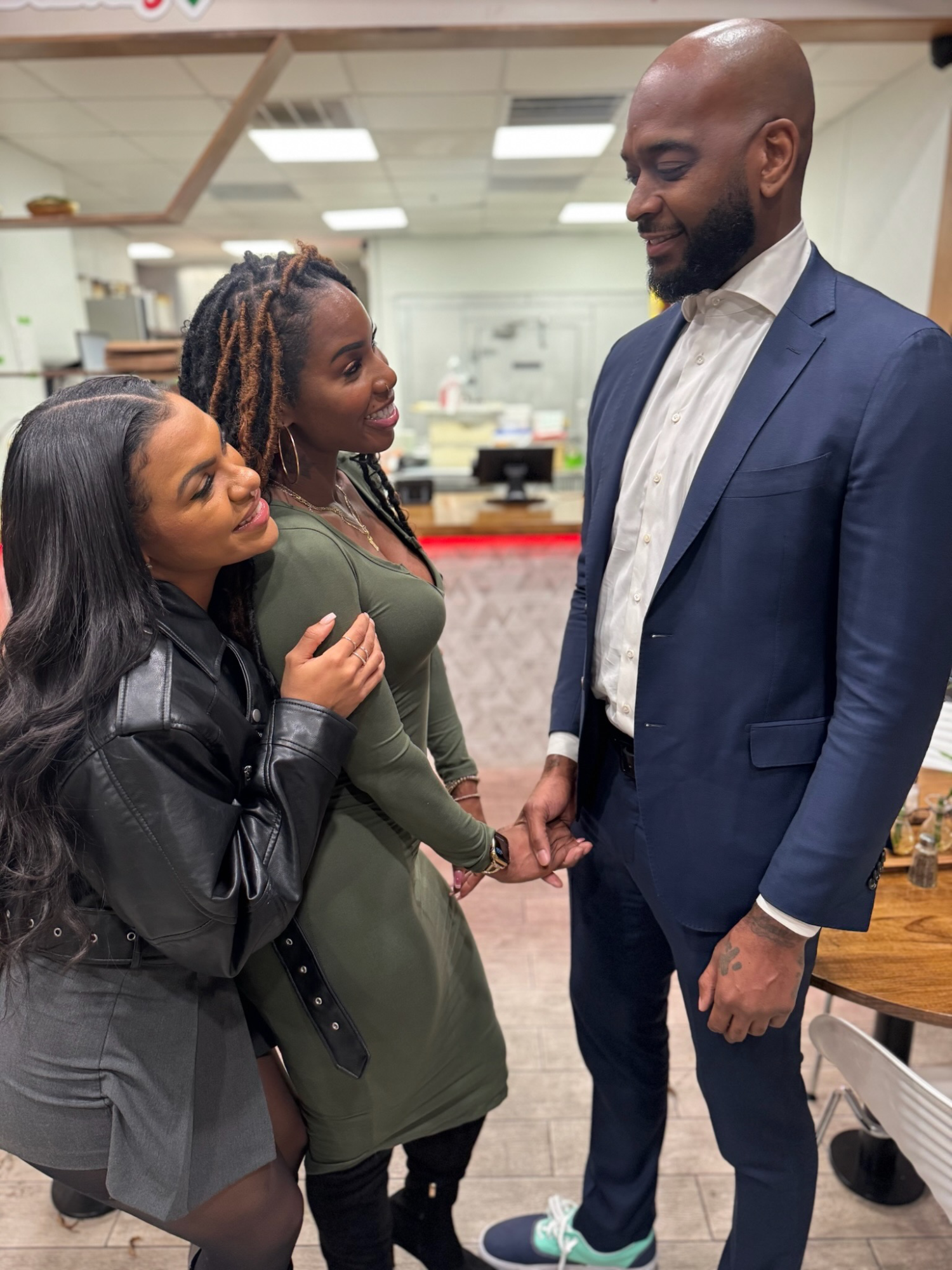 When Shayla sets up Sunny with a ball player! #God #Jesus #Jesusispoppin #Jesusbeenpoppin #kountrywayne #letthatsizzleinyourspirit #helpisontheway #love #mikebless