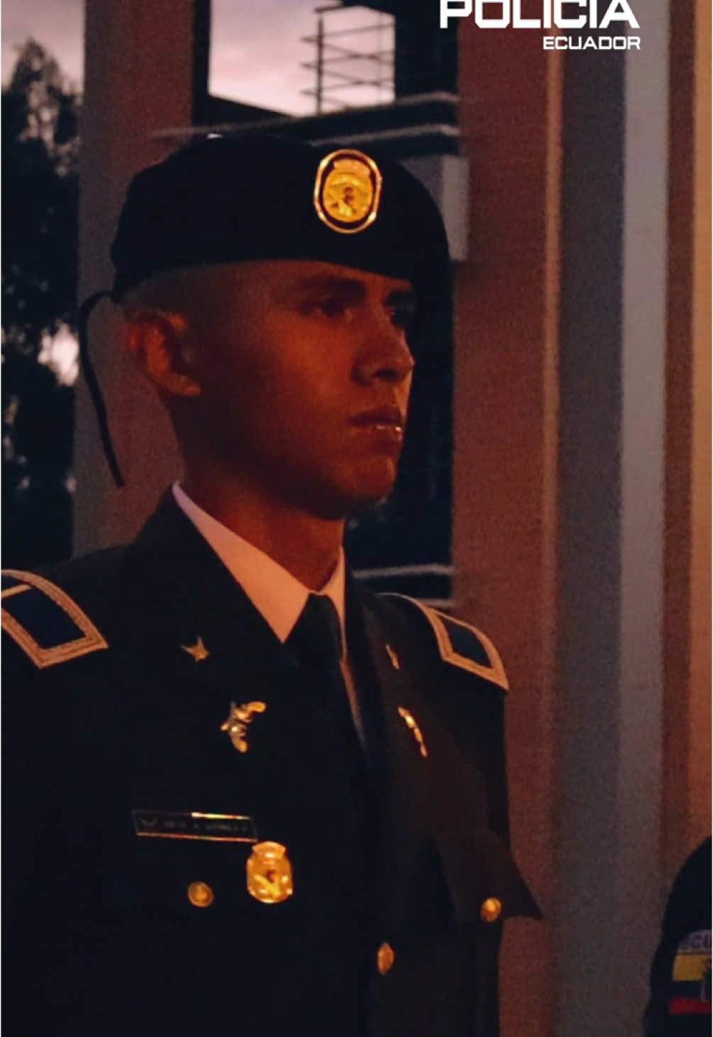 Nuevos comandos al servicio de la patria, solo 16 llegaron al final, especializados en rescate, buceo, explosivos, paracaidismo, defensa táctica y operaciones rurales y ribereñas. #ecuador🇪🇨 #policia #goe #curso #graduacion #honorydisciplina 