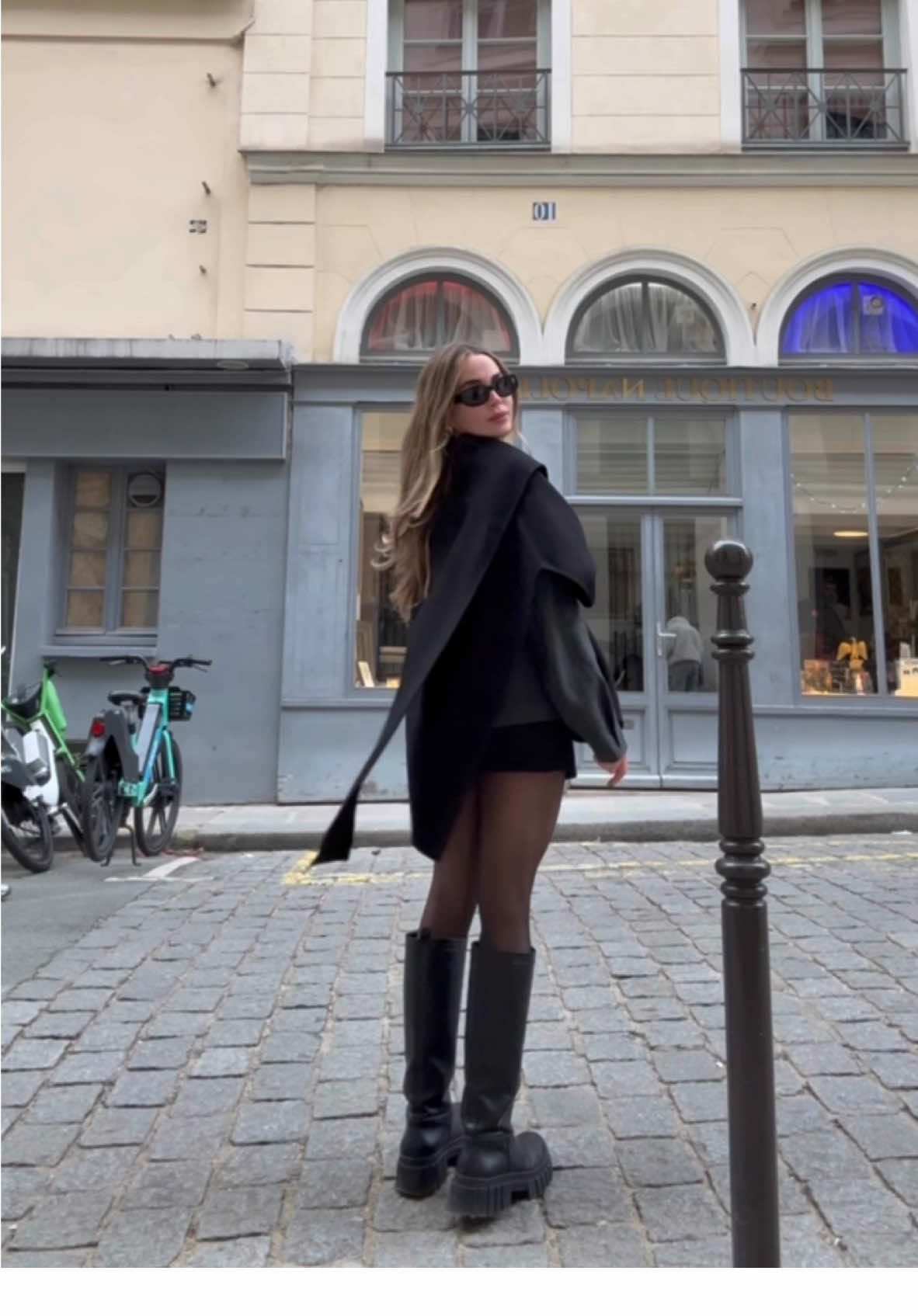 Fit check #winterlooks #paris #blackoutfit #messy #outfitideas 