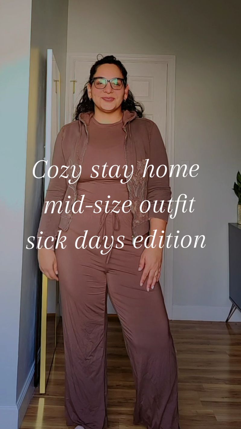 Trying to look cute outside, with a cozy stay home outfit, becuse inside I feel terrible.  🤕  #curvy #latina #curvyfashion #midsize #midsizefashion #plussizefashion #plussize #latinas #latinacontentcreator  #creatorsearchinsights 
