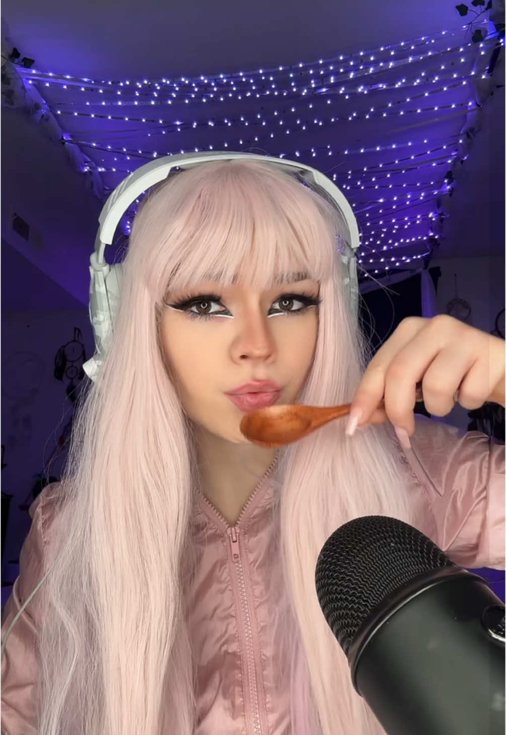 how long have you been following me for? #asmr #asmrsounds #asmrvideo #asmrtriggers #asmrtiktoks #mouthsounds #spitpainting 