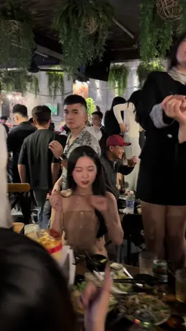 Ít ai có thể ngồi yên khi đến Bụi ❤️ Quán Nhậu Vui Nhất Đà Nẵng - Quán Nhậu Rẻ Nhất Đà Nẵng - Quán Nhậu nhiều Trai xinh gái đẹp nhất Đà Nẵng ❤️❤️❤️ #quánnhauvuinhatdanang #quannhaudanang #ănnhaudanang