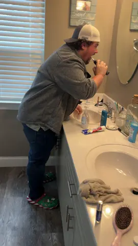 Embarassing my husband 😂 #marriagehumor #couplecomedy 