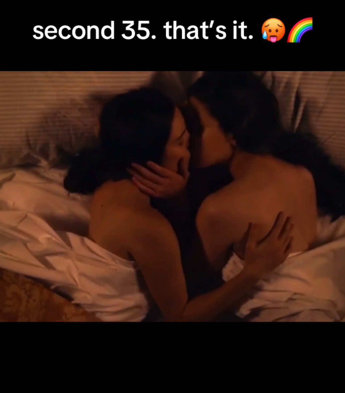 yes please☝️🌈 #wlwtok #wlw #saphic #lgbtqtiktok #lesbiansoftiktok #wlwcouple #wlwtiktok #dickinson #forbiddenlove #queertiktok 