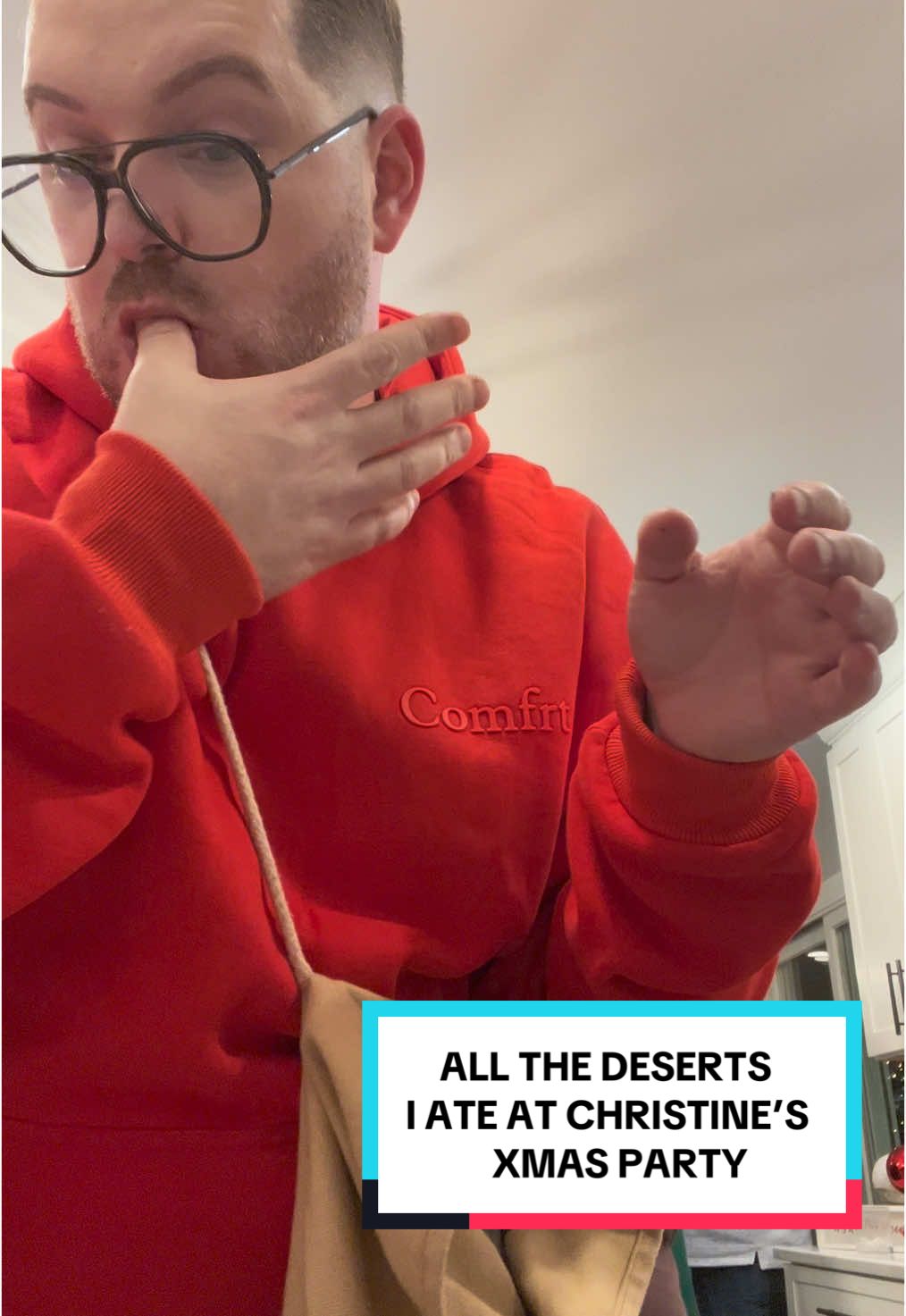 ALL THE DESERTS I ATE AT CHRISTINE’S XMAS PARTY @phresh #holidayparty #desert #deserts #everythingiate #holiday #christmasparty 