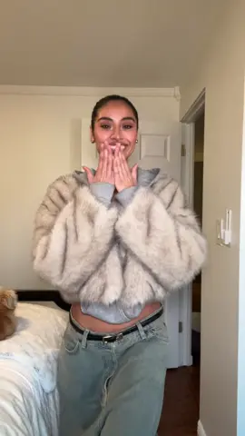 I can’t wait to style this! 🧸😍❄️ #fuaxfurcoat #tiktokshop #tiktokfauxfurjacket  #latinafashionblogger 