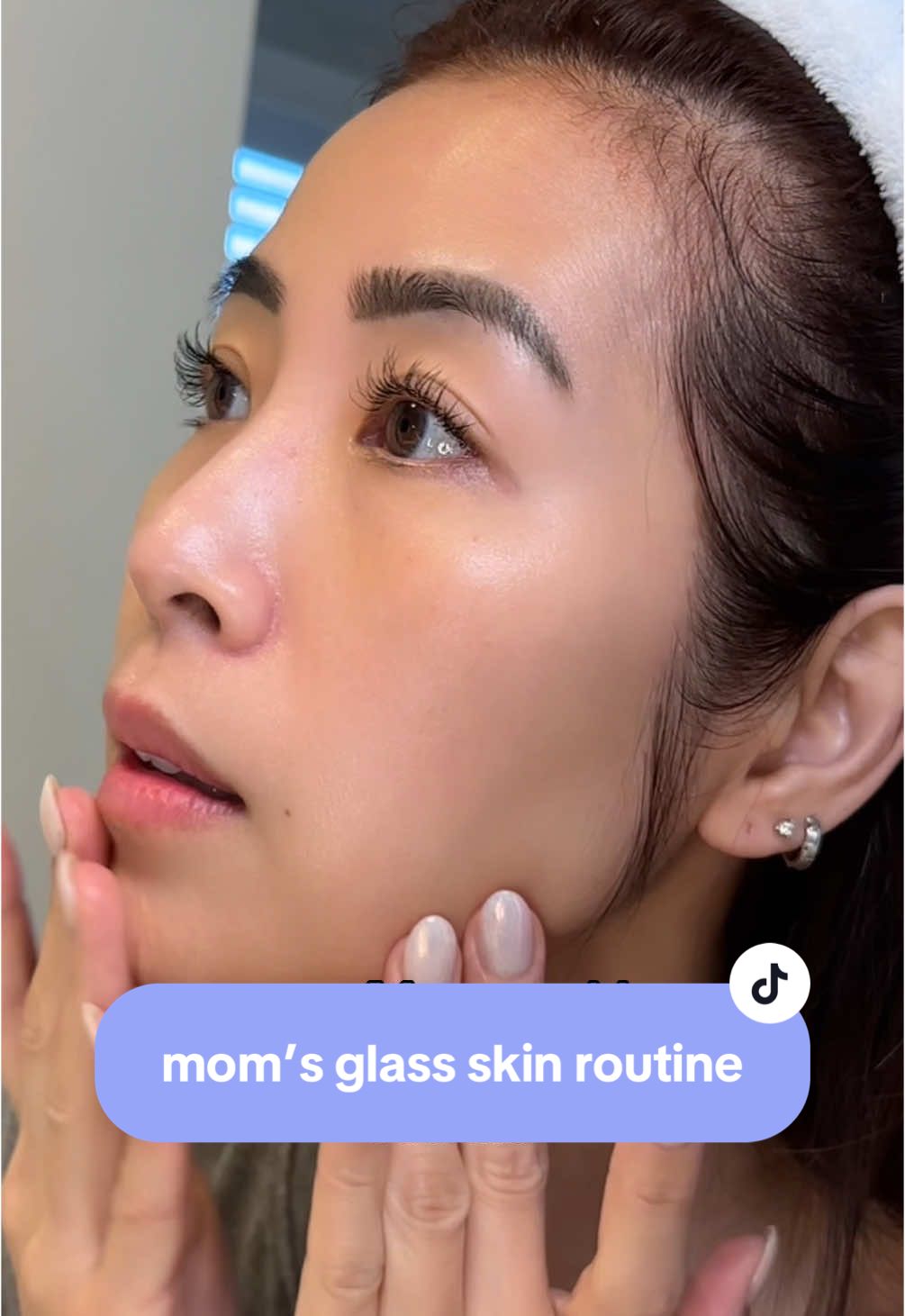 my 46 year old moms secret to looking younger than me is Korean skincare! This is her cutesy skincare routine. This set is on sale on TikTok shop! @anua_global @Anua Store US  #anua #ANUApartner #TikTokShopNewArrivals #Koreanskincare #Koreanskincare101  #salmondna #pdrn #hyaluronicacid #anuapdrnserum #doublecleansing 