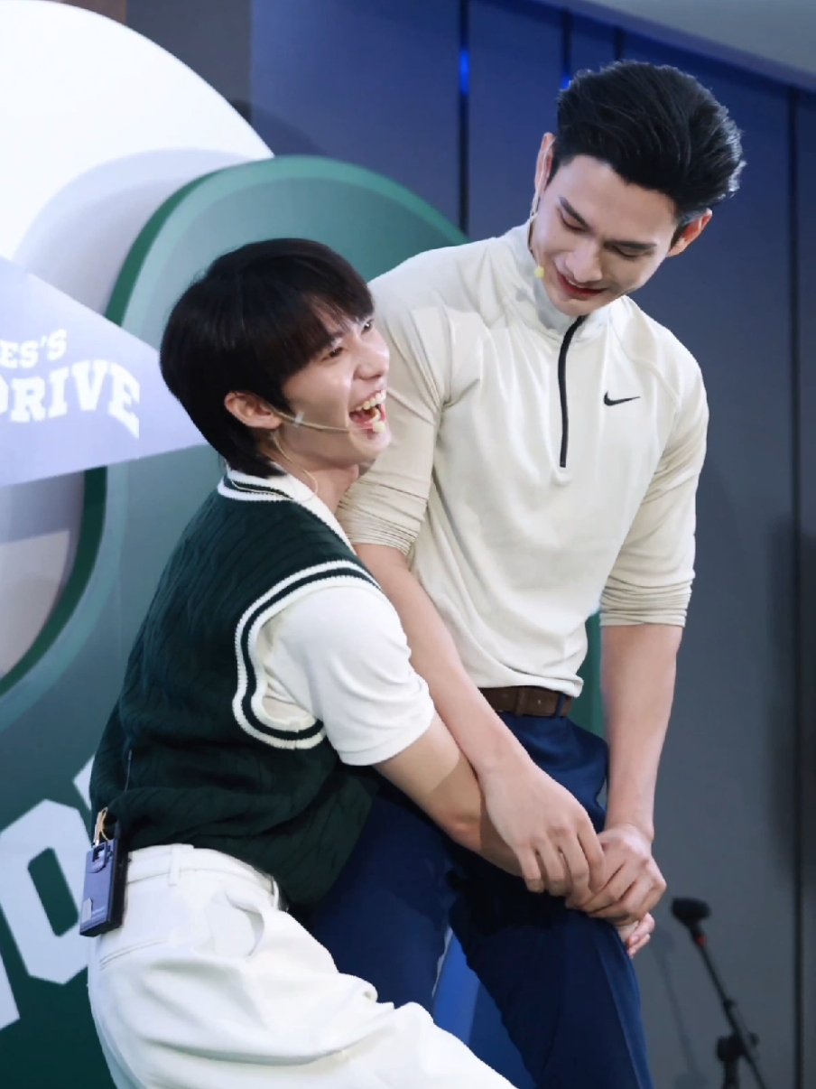 มีแฟนเป็นเคะแก่กล้ามใหญ่มันก็จะลำบากนิดนึงนะน้องพูห์ #พาเวลพูม #pavelphoom #พูห์กฤติน #ppoohkt #พูห์พาเวล #poohpavel @พาเวล 🇹🇭 @ppoohkt 