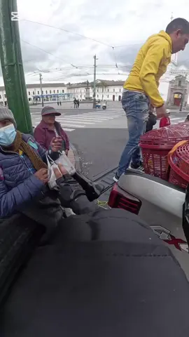 Gracias al apoyo infinito de muchas personas se puede hacer posible muchas cosas, sobre todo gracias por esa confianza no les puedo fallar en ningun sentido, mañana les mostrare todos los productos que incluyen en la canasta para que todo sea transparente #Quito #plazasantodomingo #viral_video #ayudasocial 