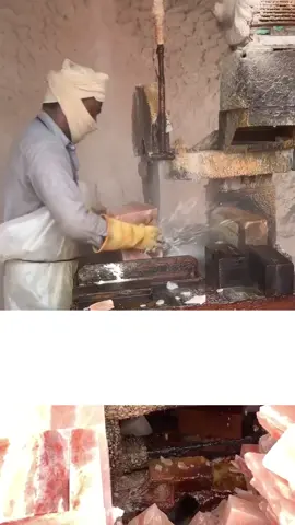 Últimamente este condimento ha estado muy de moda en todo el mundo, pero varios han caído redonditos en la manipulación que han realizado para que la gente lo compre. Sucede que a veces el mercado no tiene miedo de mentirnos en la cara para sacarnos un par de dólares más. Es el tema de este video grabado con mi voz para #Saber+ #IsmaelPereiraLocutor #voz #locución #doblaje #paratiiiiiiiiiiiiiiiiiiiiiiiiiiiiiii #himalaya #sal #salrosada   #curiosidades 
