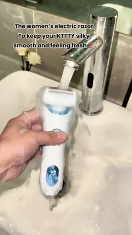 Thing electric razor doesn’t dispkint!💕#razor #shave #shaving #christmas #trimmer #christmastiktok #shaver #TikTokShop #christmasgift #women #electricrazor #christmasgiftideas 