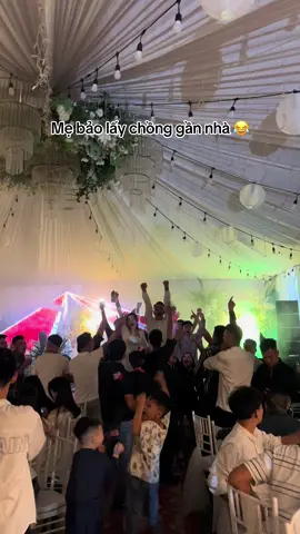 Con gái rất nghe lời mẹ🤣🤣  #damcuoique  #chucmunghanhphuc 