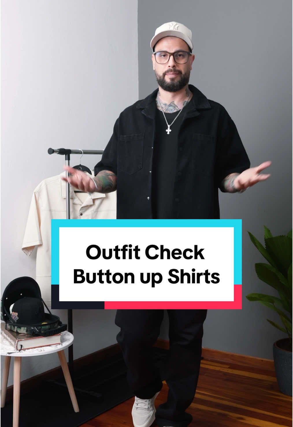 Les dejo 4 muy buenas opciones de camisas de botones o button up Shirts que pueden combinar con pantalón y tank top negro. Cuál es su outfit favorito?  #modaurbana #modastreetwear #streetwearculture #ootdmen #outfitcheck 