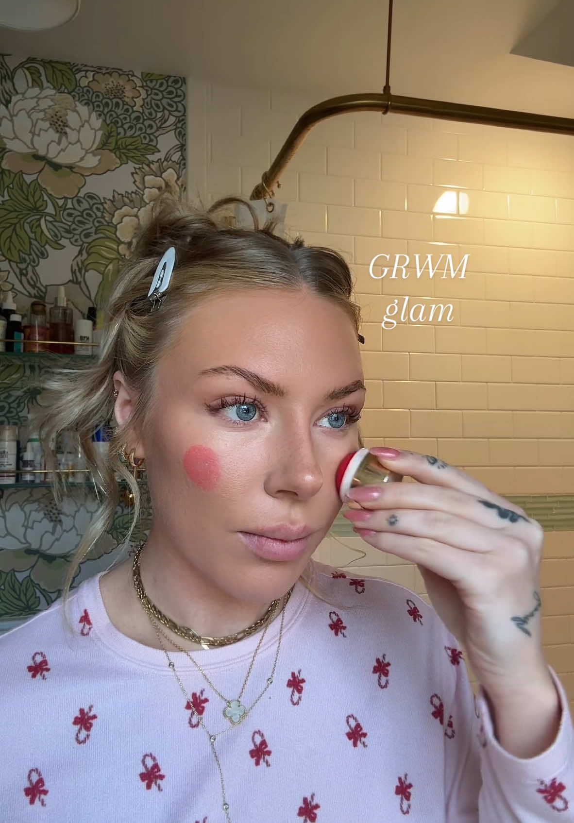 im so mad i never filmed the last bit Products used: @urban decay eyeshadow primer @진.짜 릴리바이레드 eyeshadow duo #02 @loréal paris usa voluminous lash primer her0inemake long & curl mascara in brown  @Kosas spf glow @Armani beauty luminous silk foundation & concealer  @Charlotte Tilbury contour wand @merit blush rouge @Haus Labs by Lady Gaga powder blush watermelon bliss @Catrice Cosmetics contour duo stick @Typology Paris liquid highlighter  @Ulta Beauty lip stain mango dreams  @makeupforever @MakeUpForEverUSA artist liner in wherever walnut @fwee 3d gloss @daisique glitter liner