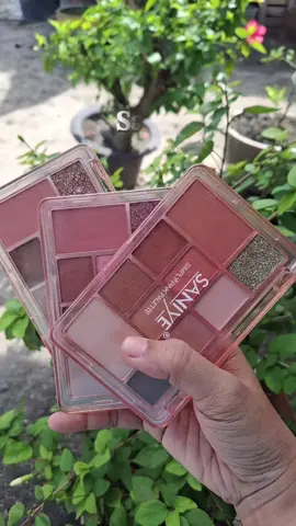 40Rb udah dapat pallet lebgkap secantik ini,,wrna ny pigmented,,hrga murah tp gak murahan #makeup #saniyecosmetics #saniye 