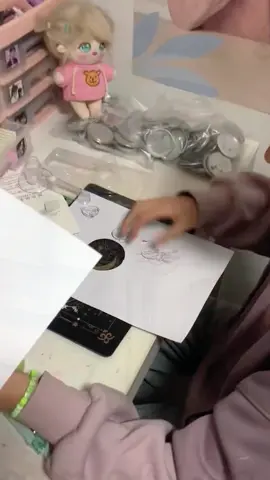 Tips for interacting with children! #fyp #foryour #viraltiktok #buttonmachine #tiktokshopblackfriday #magnetmakermachine #making #DIY #badgemachine #tiktokshopholidayhaul #machine #factoryprice #printingbusiness #dcbadge 