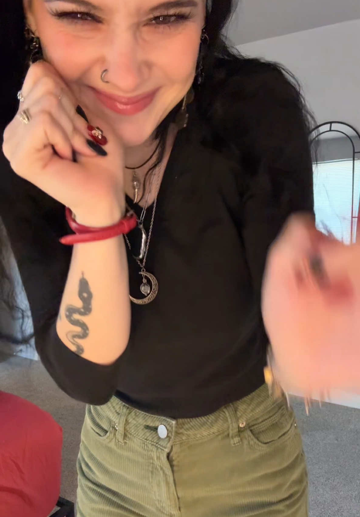 Picking out my #jewlery #oftheday 💋 #OOTD #mysteryjewlerygirl #trendingvideo #fyp #imjustagirl #crystals 
