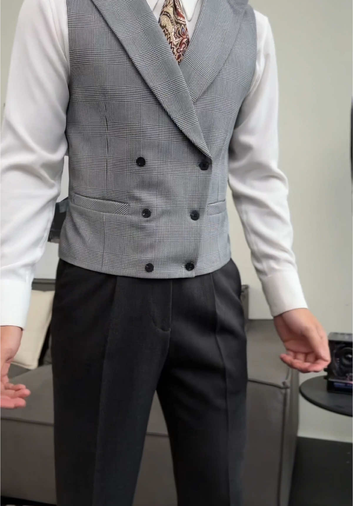 Áo ghi lê Prince of Wales là sự thu hút tinh tế cho outfit #blazer #suit #harold #fashion 