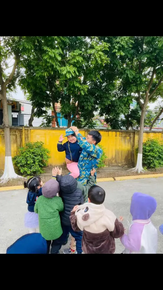 Kiếm ng hợp táccc 🙄