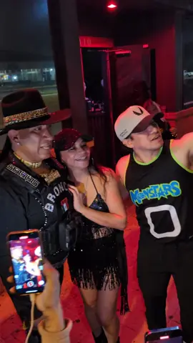 Puro show 😅🤪 @Bronco956 @labiby.956 @eljuly956  #bronco956 #julygaytan #muchotalent #fypシ゚viral #fypシ #foryoupage #poteetfleamarket #pulgadealamo #santafeswapmeet #picapica #foryourpage #812outdoormarket #fypage #for #tiapancha #Broadacresswapmeet #pulga #baile #viral #virales #pulga #wepa #baile #Cumbia #fyp 