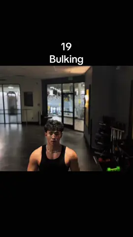 Tryna fill out the wingspan #GymTok #19 #fyp #xyzbca #gym #muscles #veins #back #gymmotivation #aesthetics #genetics 