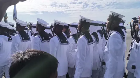 Bergetar jiwa bila lagu pahlawanku dinyanyikan.meremang bulu roma timbul suatu rasa dalam diri.syabas dan tahniah kepada semua perajurit@srikandi 227/24.. selamat maju jaya dalam kerjaya pasukan.teruskan menabur bakti, berjasa kepada bangsa dan negara.. tahniah buat semua.. semoga dipermudahkan segala urusan.. Aamiin  #intake 227/24 #tldm #KDSI #tanjungpengelihpengerang 