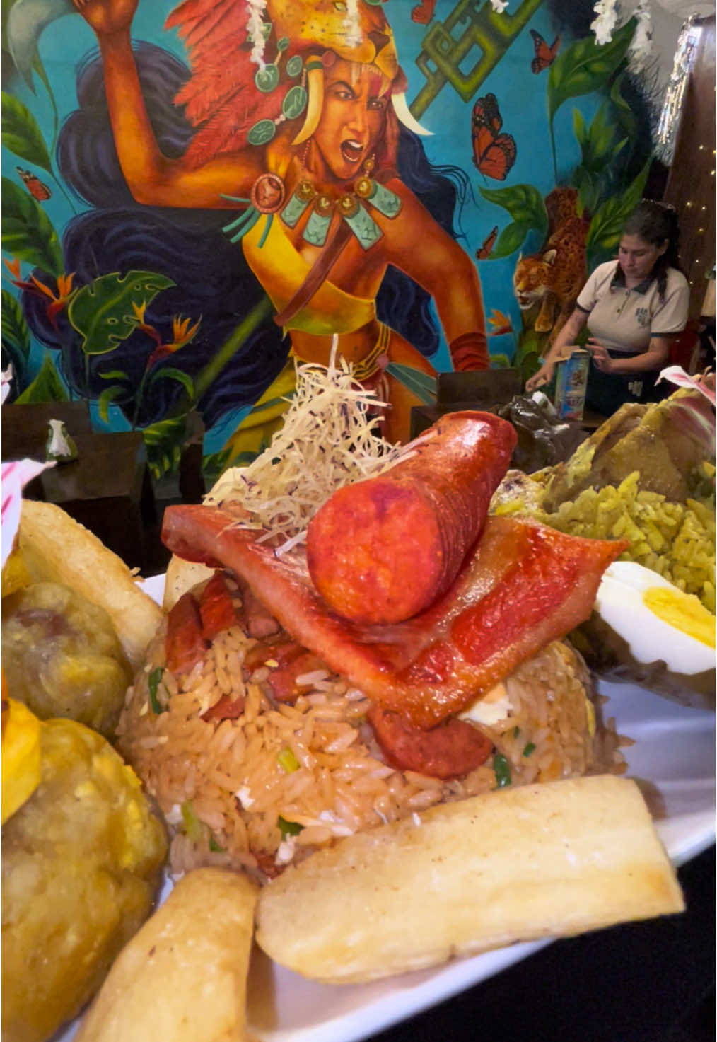 🌴✨ ¡Déjate llevar por lo salvaje en Bambú! 🍃🔥 Descubre los sabores intensos y únicos de la selva amazónica en cada bocado.  👉 Ubícanos en: Asoc. San Francisco Mz.5 Lt.9 📲 Reserva y pedidos: 939 438 440 #BambúSalvaje #SaborAmazónico #TacnaGastronómica
