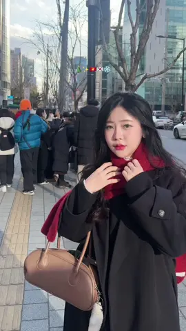 Nhưng mà nhìn người khác thành công thì cũng ghanh tị thật mà… 