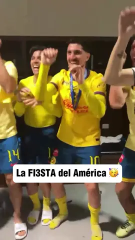 🕺💛¡Lo que se vive en el vestidor del América! #America #TikTokDeportes #campeones #viral #ligamx #tricampeones 📹 Club América