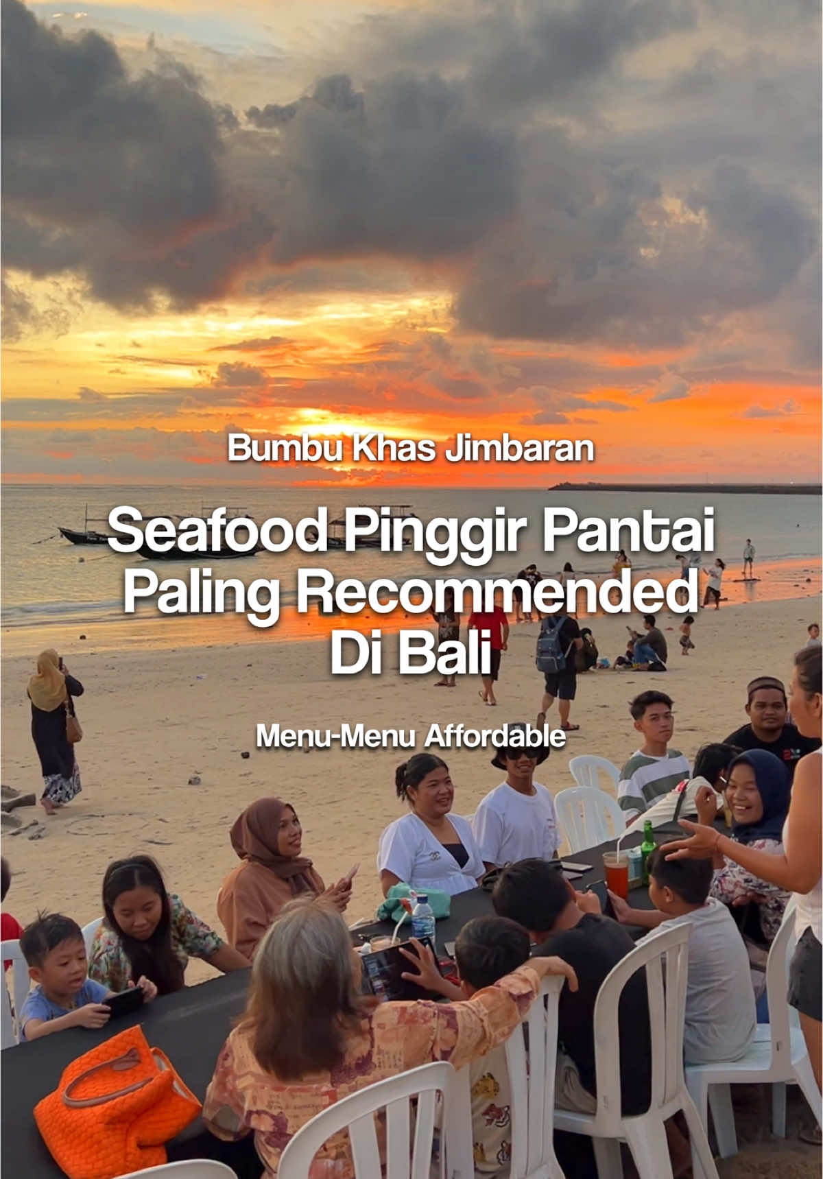 Kuliner seafood tepi pantai paling recommended di Bali ternyata ga semahal itu lho. Cuma di @Black Pearl kelan beach, Best seller Seafood Tampah untuk 4 orang cuma 355k sudah termasuk, nasi satu bakul, ikan bakar, udang bakar, calamari, kerang bakar, plecing kangkung dan 3 varian sambal.⁣ ⁣ Ngiler banget buruan kesini!!⁣ ⁣ BLACKPEARL⁣ 📍 Jl. Pantai Kelan, Tuban, Kuta, Badung, Bali⁣ _⁣ #blackpearlkelan #blackpearl #pantaibali #balitravelfolder #seafood #balifood #kulinerbali #liburanbali #balilife #sunsetbali 