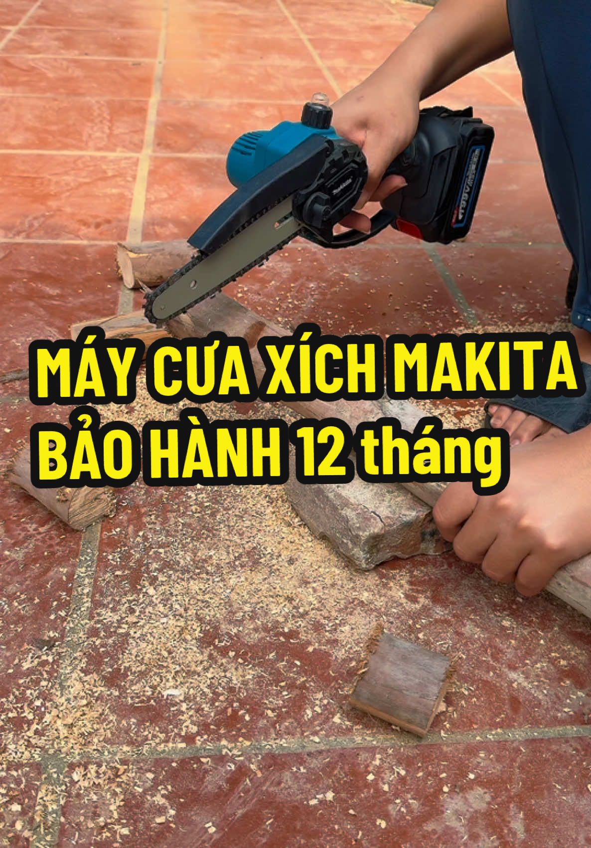 Máy cưa xích cầm tay makita chỉ hơn 300k các bác đã mua ngay cho em 1 bộ máy cưa đầy đủ phụ kiện rồi ạ còn được bảo hành 12 tháng lỗi 1 đổi 1 cho em ạ🥰  #maycuaxich  #maycuaxichpin  #maycuaxichmakita  #xuhuongtiktok 