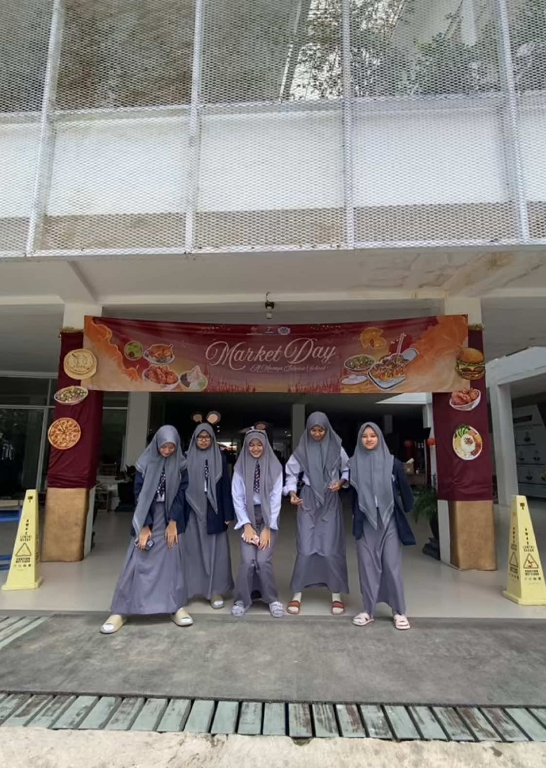 H-1 MARKET DAYYYY!! come to our stand ‼️ we’re open from 8 am - 2 pm ⏰  at Almazaya Islamic School Banjarmasin, jangan sampe kehabisan!😝 SEE YOU TOMORROWWWW👋🏻👋🏻#marketday #almazayaislamicschool #banjarmasin #alvinandthechipmunks #fyp #foryoupage 