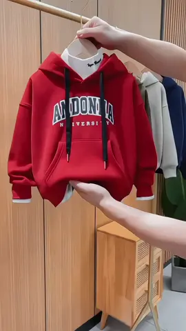 Áo hoodie cho bé giả chỉ bằng ly trà sữa thôi ạ. Các Mom nhanh tay mua cho bé thôi ạ #quanaotreem #mehuyenbimsua #thinhhanh #aohoodie #aohoodiechobe #aohoodiechobetrai #aohoodiechobegai #aohoodietreem #xuhuong #thoitrangtreem #kids #noel 