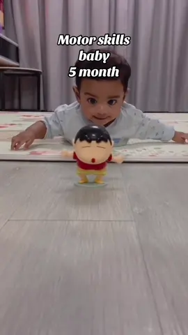 Baby sekarang kemain ya dorang punya toys 🤣 ni pun boleh bagi untuk dorang punya tummy jugak. Harap perangai tak macam shin chan jelah 🤣😂 jenuh mak kau nanti .. #CapCut #babydragon #julybaby #tummytime #5monthsbaby #shinchan #babytiktok 