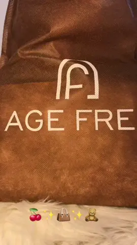 หรูหราระดับไฮคลาส ไม่ซื้อพลาดมาก #fyp #กระเป๋า #กระเป๋าสะพายข้าง #agefree #กระแสมาแรง 