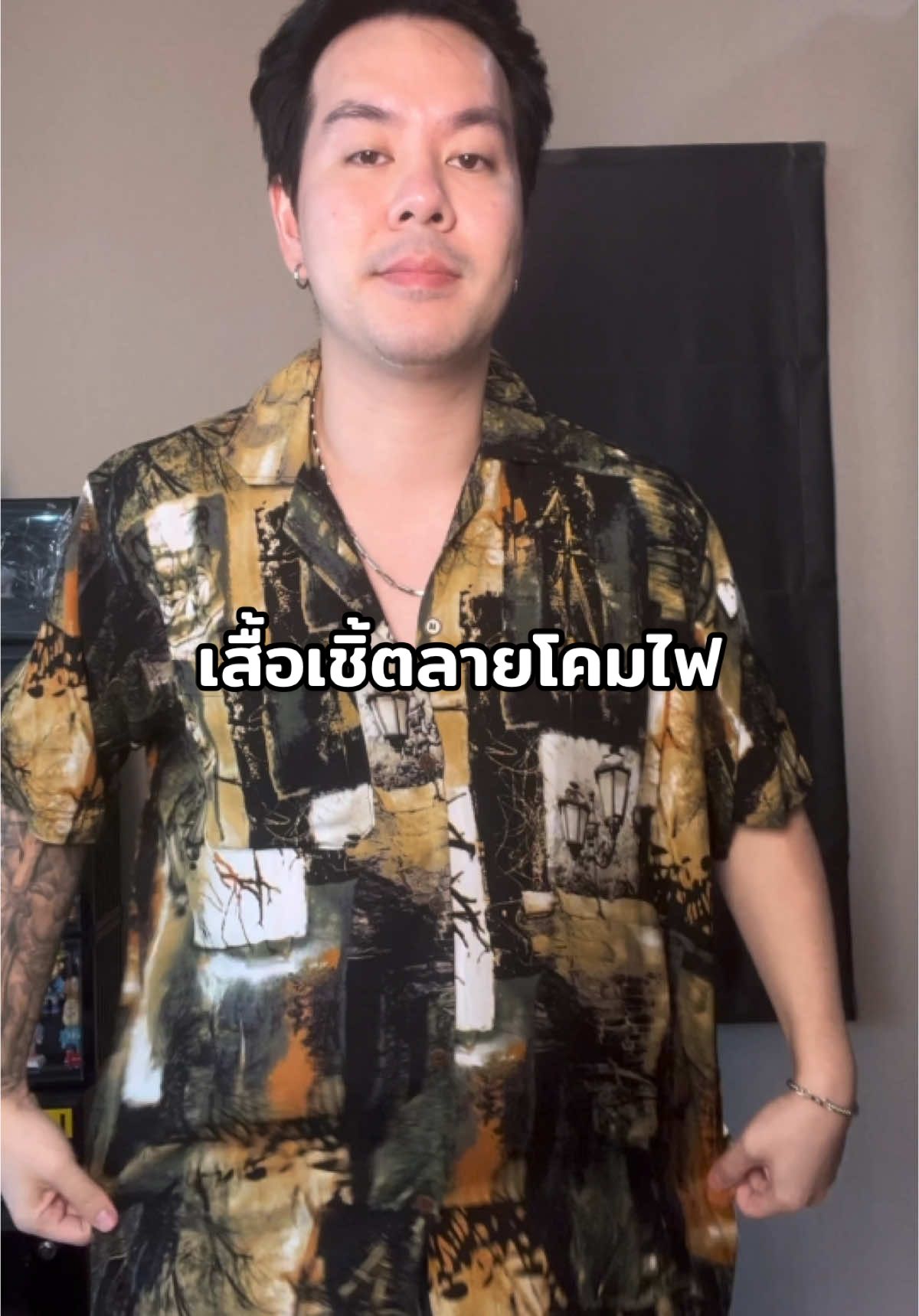 เสื้อฮาวาย ลายสวย ผ้านุ่มมากก ใส่สบายสุดๆ รับรองได้ไปไม่ผิดหวัง มาพร้อมกับกระดุมลายไม้สวยๆ องค์ประกอบครบ งบประหยัด #เสื้อเชิ้ต #เสื้อฮาวาย 