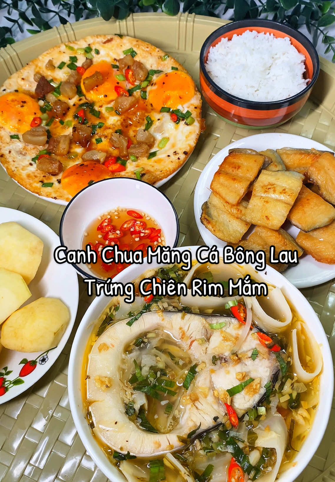 Canh Chua Măng Cá Bông Lau , Trứng Chiên Rim Mắm mời mọi người ạ #monngonmoingay #thinhhanhxuhuong #LearnOnTikTok #LearnOnTikTok #thichnauan #xuhuongtiktok #comnha #nauancungtiktok ##yeubepnghiennha #homnayangi 