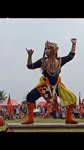 Assalamu'alaikum warahmatullahi wabarakatuh#cakilan #tarianjawa #jarananindonesia #sindenjawa #sukujawa #budayajawa #jarananindonesia #sindenjawa #kudalumping #indonesia🇮🇩 #kalimasada☪️ #اَلسّلَامُعَلَيْكُمْوَرَحْمَةُاللهِ 