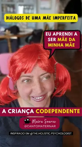 ✨ A dor de ser “madura demais pra idade” Quando uma criança assume o papel de cuidar dos pais, algo de muito errado está acontecendo. Essa inversão de papéis, onde o filho gerencia os problemas e as emoções dos adultos, é um terreno fértil para o desenvolvimento da codependência. Codependentes crescem acreditando que seu valor está em agradar os outros, em “consertar” e salvar as pessoas ao seu redor, especialmente os pais. Por trás dessa “força” está uma infância perdida, cheia de ansiedade reprimida, desconexão emocional e uma falsa sensação de controle. Ao chegar à vida adulta, essas crianças maduras demais muitas vezes buscam amor em lugares errados, entram em relações onde não são valorizadas ou sentem que precisam ser tudo para todos, menos para si mesmas. Mas existe um caminho de cura. Reconhecer esses padrões e olhar para as dores da infância é o primeiro passo para transformar sua relação consigo mesma e com os outros. 👉 Quer aprender como? Clique no link do meu perfil para preencher o processo seletivo da minha mentoria e dar o primeiro passo rumo à transformação. 🌱 🎥 Maíra Soares (@cantomaternar), inspirado em @the.holistic.psychologist 🚩 Salve este vídeo! ✈️ Compartilhe com quem precisa ouvir isso!