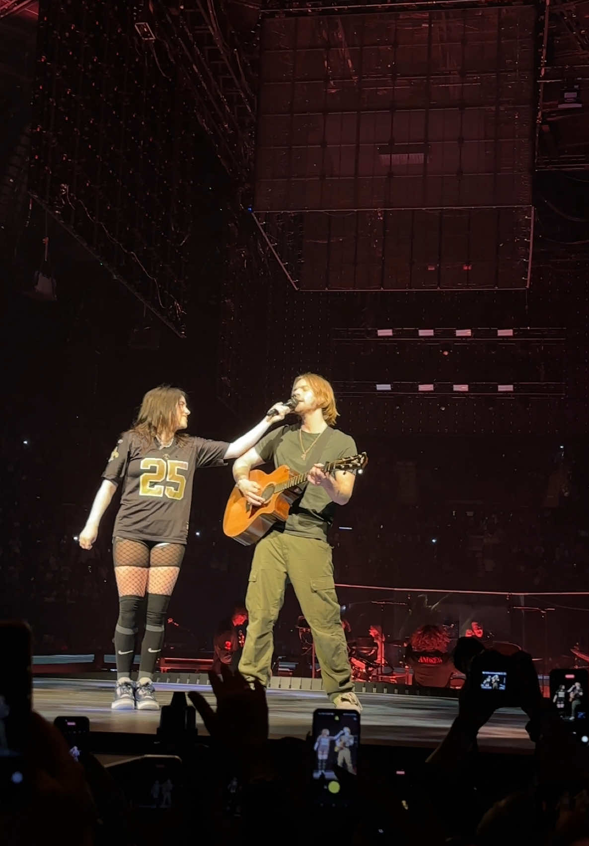 Obsessedddddd🥹💞 #hardandsofttour #kiaforum #billieeilish #finneas #concert #Siblings #birdsofafeather 