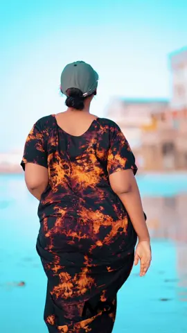 Badenu iib mahan 😂🎥🔥#maanvedioandphotography #vediography🎥 #ciyaalxamar #liidobeach #somalitiktok #foryou #somaligirls #liidobeach #onthisday @Zakiboy Sharif 🎥📸 @Lupi videography 🎥📸 @🇬🇧 👻 