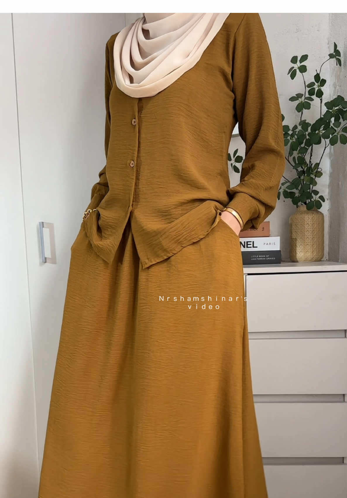 Set baju ironless skirt kembang 🤎#setbajuironless #setbaju #setbajuskirt 