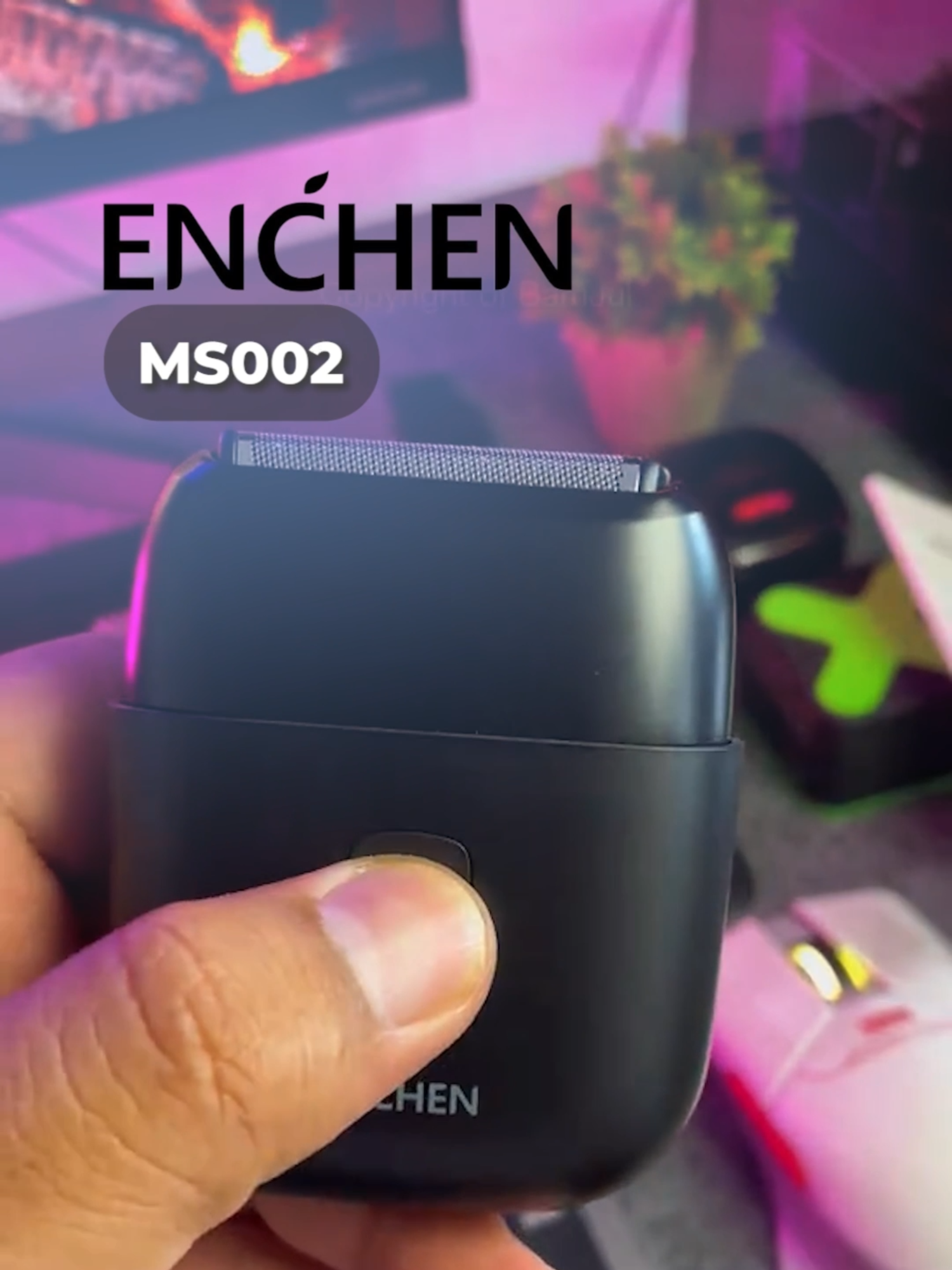 Nagbebenta po kami ng pang-ahit, bili na po kayo hehehe #minishaver #trimmer #TiktokShop #shaver #travel #razor #enchen #TiktokPayLater #promo