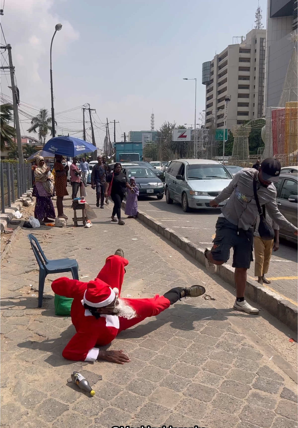 SANTA FORCE 🎅 IS IN TOWN 😂😂😂 Beware !!!!!!!!!!!!!!! 😂😂😂😂😂 🎵 Background song 👉 Intercontinental by @bighead_as go use the sound !! #reels #pranks #Machigoldpranks #viral