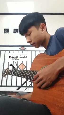 Membalas @yoshiolohaha done yaa, maap recording seadanya 🙏 #blue #yungkai #fingerstyle #guitarcover #sqoeguitars 