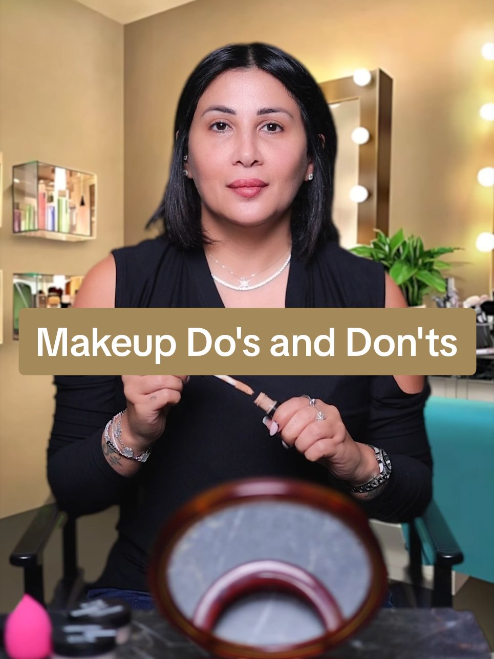 Perfect your makeup game with these simple do's and don'ts! 💄✨ A flawless look starts with the right techniques and products. Avoid common mistakes and get the perfect finish every time! 💋💖 #MakeupTips #FlawlessLook #BeautyBasics #MakeupEssentials اجعلي مكياجك مثالي مع هذه النصائح البسيطة! 💄✨ المظهر المثالي يبدأ بالتقنيات والمنتجات المناسبة. تجنبي الأخطاء الشائعة لتحصلي على نتيجة رائعة كل مرة! 💋💖 #نصائح_مكياج #مظهر_مثالي #أساسيات_الجمال #أسرار_الجمال 