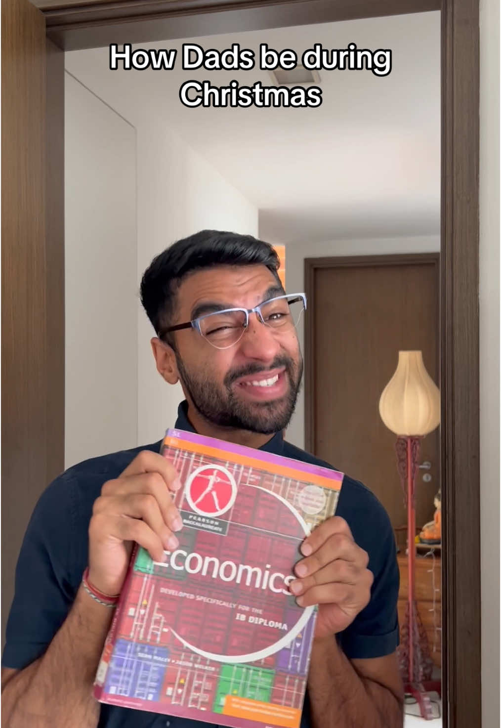 Dads be giving the worst gifts #school #holiday #comedy 