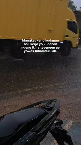 mangkat kerjo kudanan bali kerjo yo,,kudanan #mangkatkerjo  #balikerjo  #musimhujan  #hujantelahtiba  #jeparapride  #storywa  #fyp  #fypviralシ 