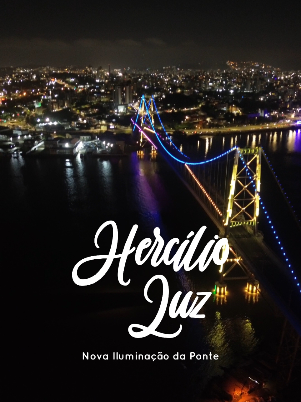 Eis que surge a luz!  Ponte Hercílio Luz finalmente iluminada! by winnywagner #praia #santacatarina #brazil🇧🇷 #brazil #florianopolis #floripa #beach #droneoftheday ##pontehercilioluz #dronevideo #drone #drones #droneshot ##instadrone #dronechallenge #droneshow #fyp #fyppp  #tiktoktrending #vacation #bridge #bridges  @Luísa Bonckewitz @Prefeitura de Florianópolis @Floripa Mil Grau 