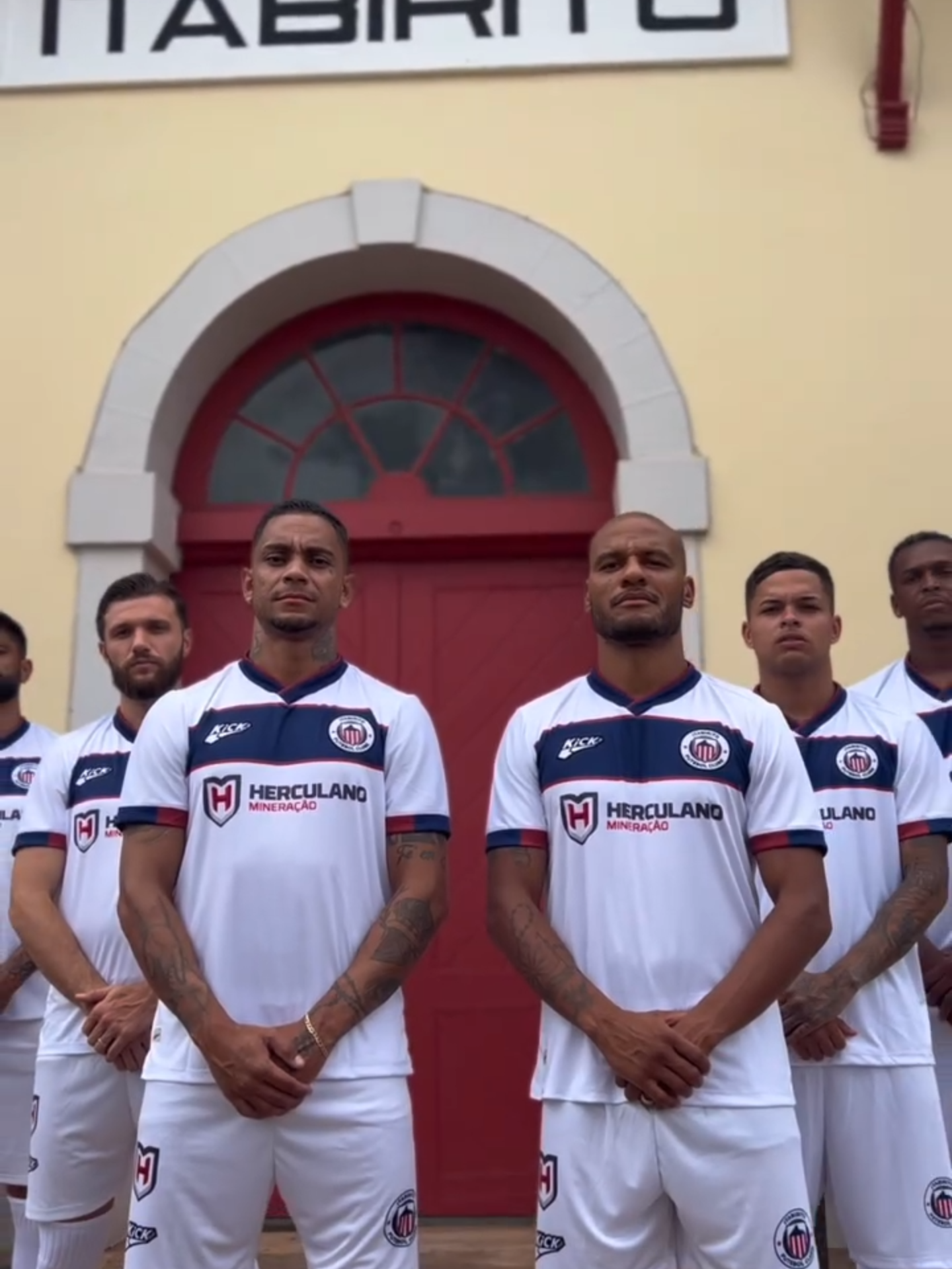 O ITABIRITO VEM COM UM ELENCO RENOMADO 💙❤️ Patrick, Jô, Luan e Bryan são umas das caras novas. O Gato do Mato, que se tornou SAF, disputará o Mineiro Módulo 1 e a Série D em 2025 🔥  🎥 @itabiritofc